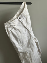 Load image into Gallery viewer, White Cargo Pants Size Medium
